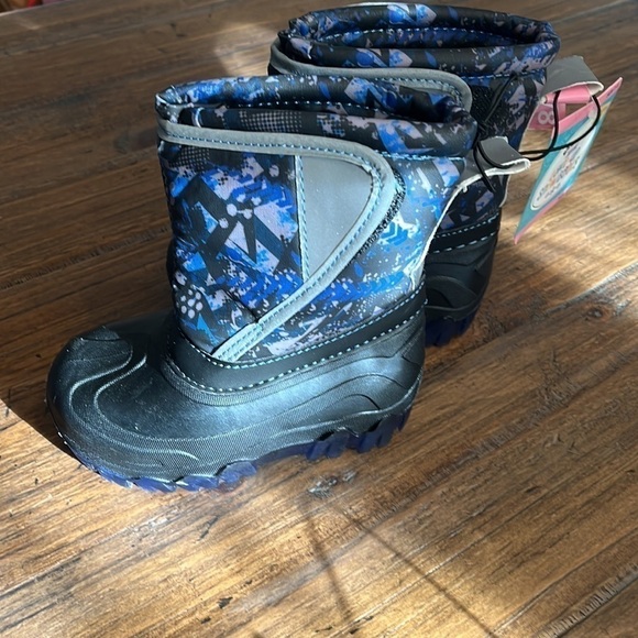 Nwt kids light up snow boots size 7/8 - Picture 2 of 4
